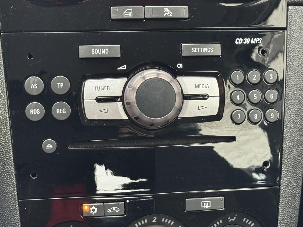 48123182-6.jpg