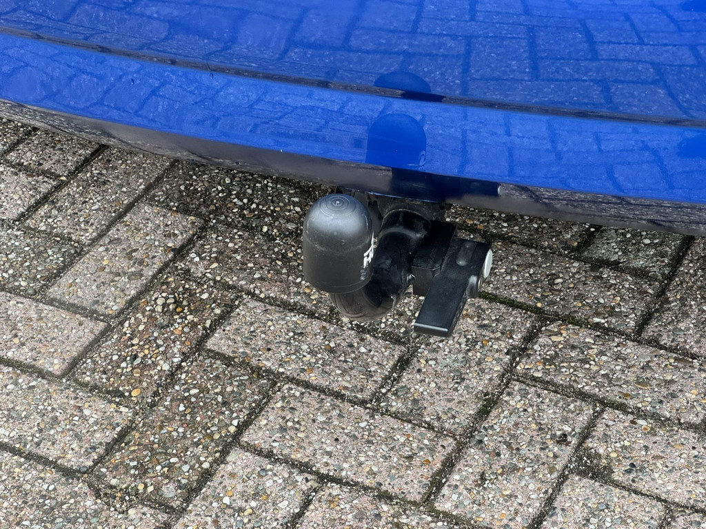 48154337-8.jpg