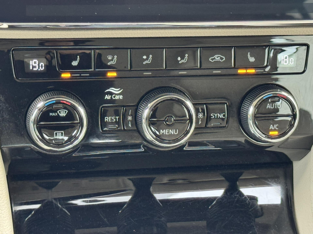 48369235-5.jpg