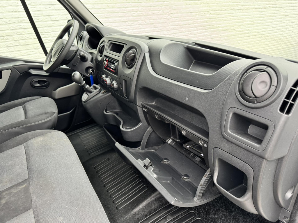 48514995-39.jpg